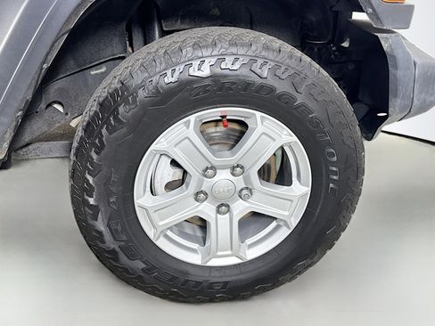 Used 2020 Jeep Wrangler Unlimited Sport S image 32