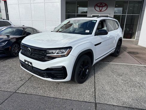Used 2023 Volkswagen Atlas SEL R-Line AWD/4WD image 2
