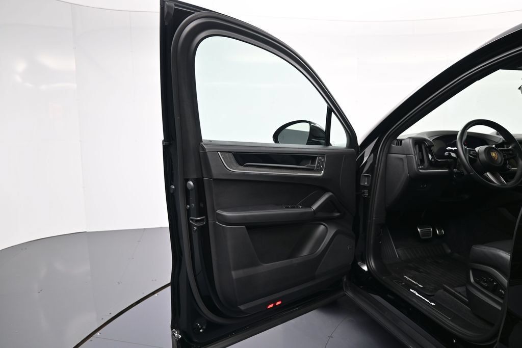 Certified 2024 Porsche Cayenne S AWD/4WD image 16
