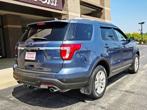 Used 2018 Ford Explorer XLT image 6