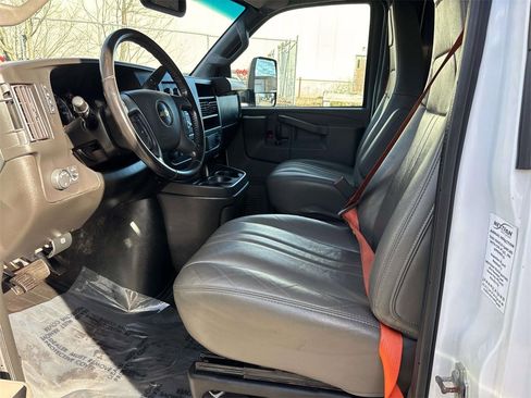 Used 2023 Chevrolet Express 4500 Extended w/ Power Convenience Package image 9