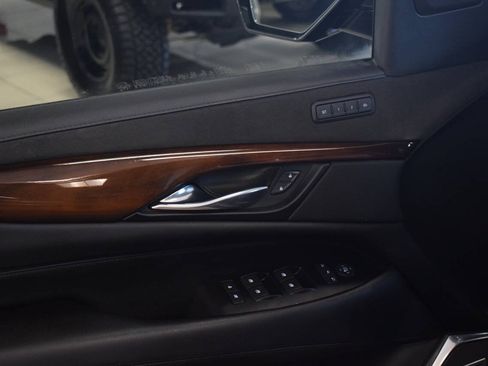 Used 2019 Cadillac Escalade ESV Luxury RWD image 23