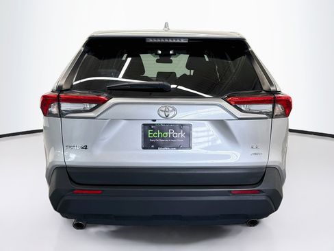 Used 2022 Toyota RAV4 LE AWD/4WD image 7