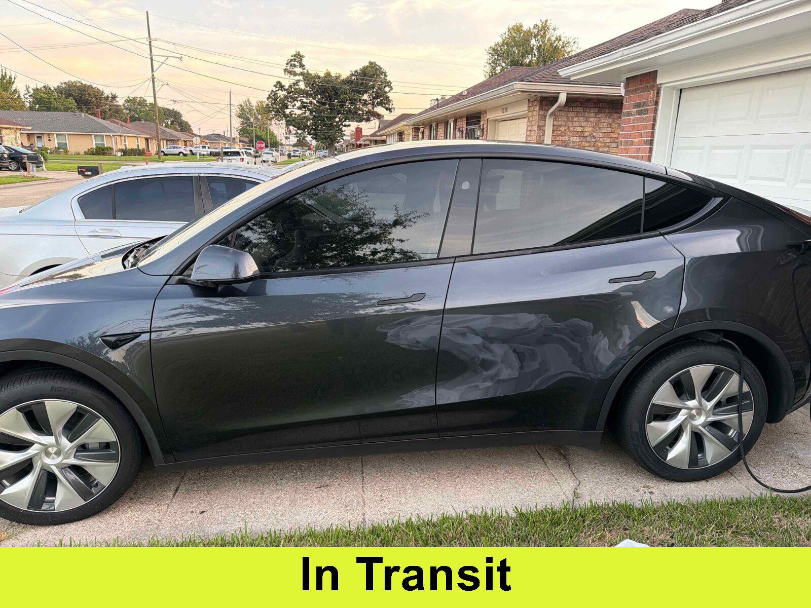 Used 2024 Tesla Model Y Long Range AWD/4WD image 1