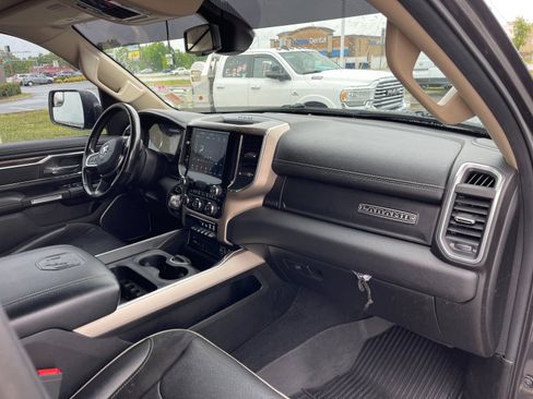 Used 2019 RAM 1500 Laramie AWD/4WD image 17