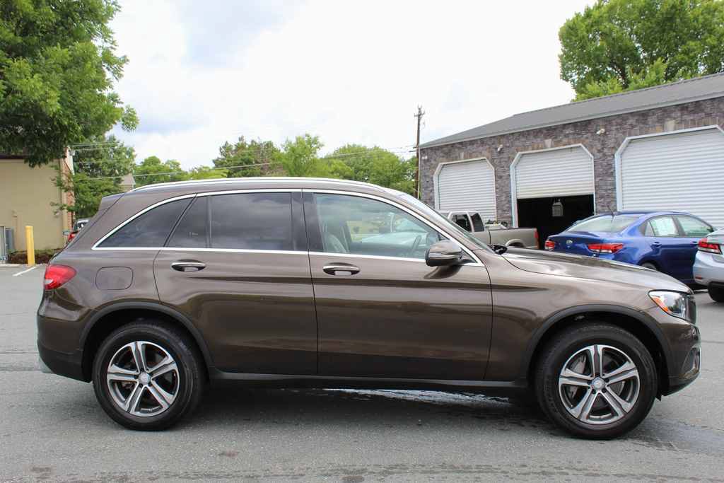 Used 2016 Mercedes-Benz GLC 300 4MATIC image 4