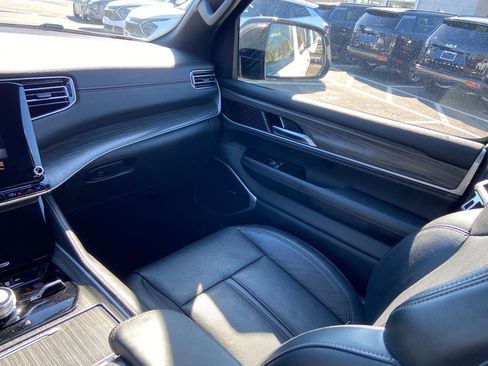 Used 2024 Jeep Wagoneer Series III image 13