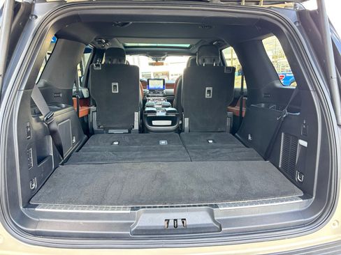 Used 2018 Lincoln Navigator Reserve w/ Technology Package image 19
