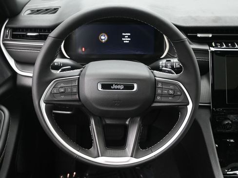 New 2025 Jeep Grand Cherokee L Altitude image 17