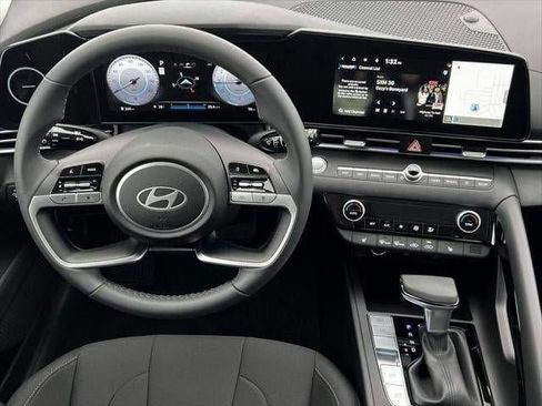 New 2025 Hyundai Elantra SEL image 35