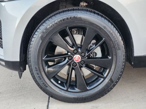 Certified 2022 Jaguar F-PACE S image 11