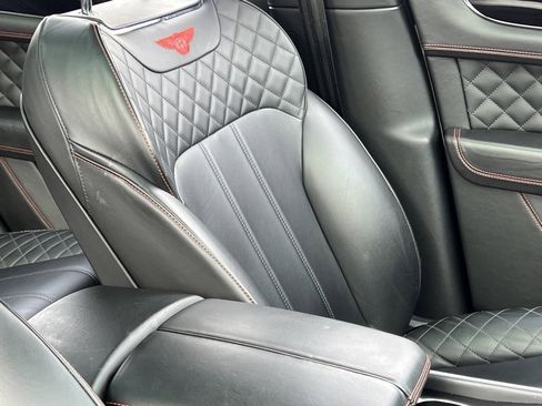 Used 2017 Bentley Bentayga image 35