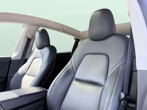 Used 2023 Tesla Model Y Performance image 27