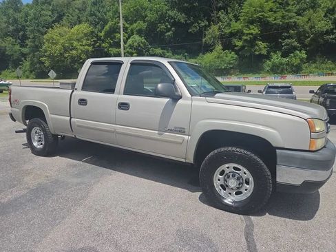 Used 2007 Chevrolet Silverado 2500 LT w/ Heavy-Duty Power Package AWD/4WD image 4