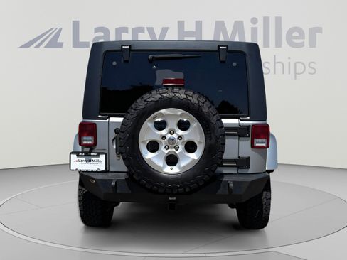 Used 2017 Jeep Wrangler Unlimited Sahara w/ Connectivity Group AWD/4WD image 5