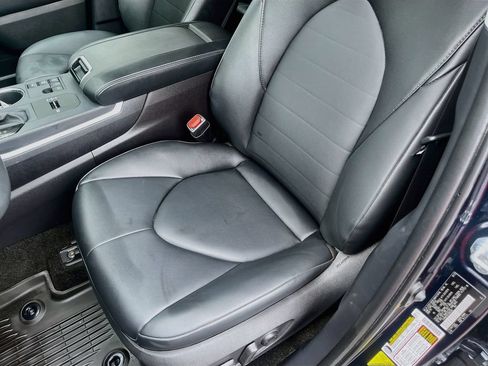 Used 2025 Toyota Highlander XLE AWD/4WD image 19