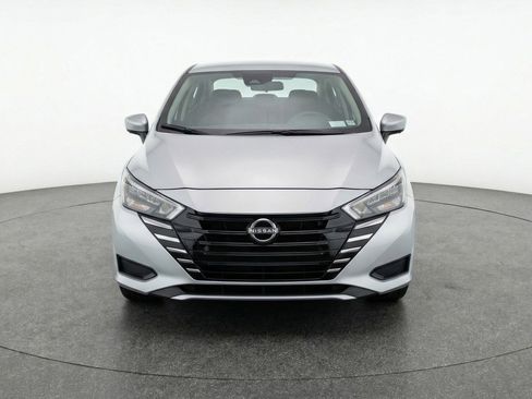 Used 2025 Nissan Versa SV image 2
