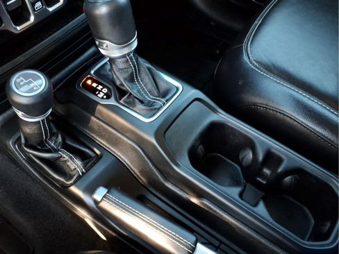 Used 2021 Jeep Wrangler Unlimited Sahara AWD/4WD image 19