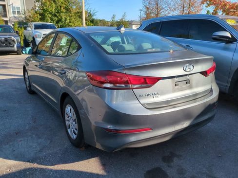 Used 2017 Hyundai Elantra SE w/ Cargo Package image 4