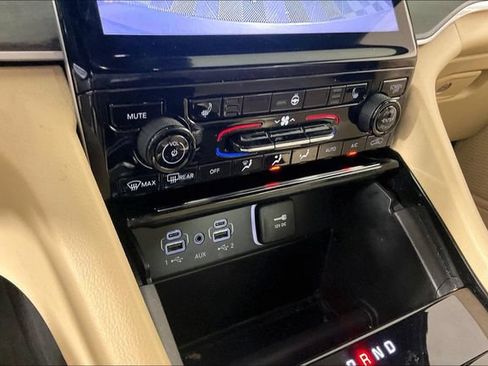 Used 2023 Jeep Grand Cherokee Limited AWD/4WD image 14