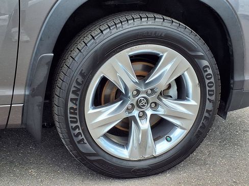 Used 2018 Toyota Highlander Limited FWD image 10