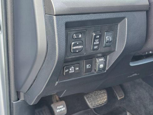 Used 2019 Toyota Tundra SR5 w/ SR5 Upgrade Package RWD image 18