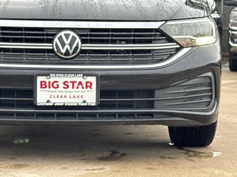 Used 2024 Volkswagen Jetta SE image 6