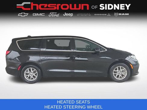 Used 2025 Chrysler Pacifica Select FWD image 4
