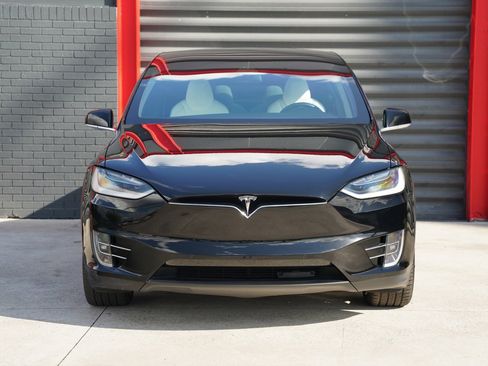 Used 2019 Tesla Model X 100D image 2