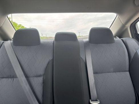 Used 2025 Nissan Versa SV FWD image 33