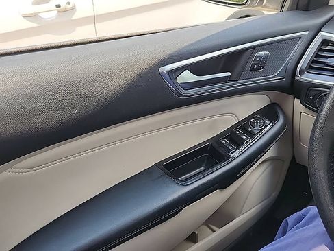 Used 2017 Ford Edge Titanium w/ Equipment Group 301A FWD image 7