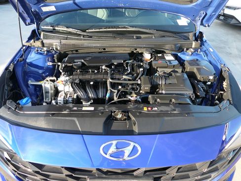 Used 2022 Hyundai Elantra Limited w/ Preferred Accessory Package image 27