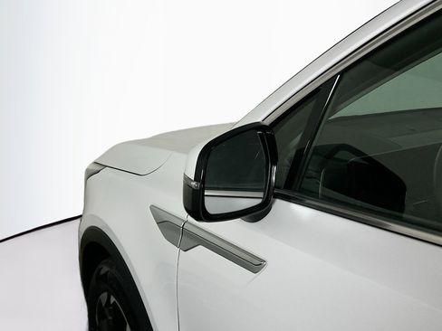 Used 2024 Kia Sorento S image 16