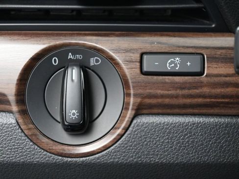 Used 2022 Volkswagen Passat 2.0T image 14