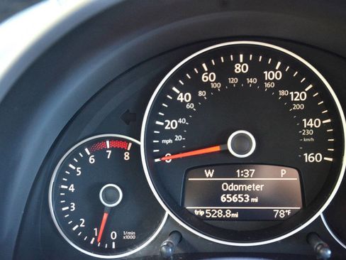 Used 2012 Volkswagen Beetle 2.5 image 12
