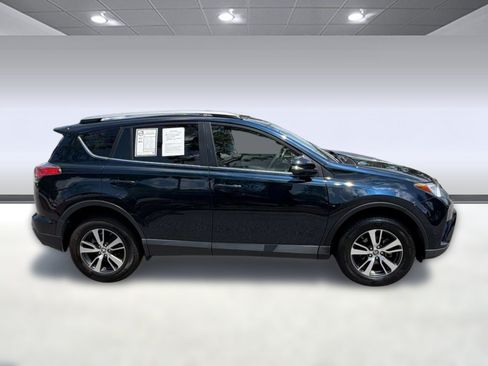 Used 2018 Toyota RAV4 XLE FWD image 8
