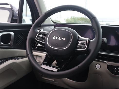 Used 2025 Kia Sorento S FWD image 7