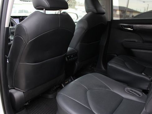 Used 2020 Toyota Highlander Limited image 36