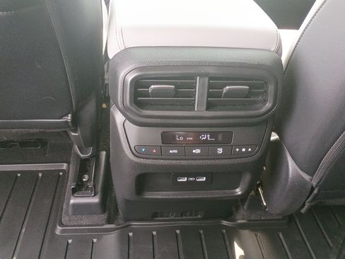 Used 2023 Honda Pilot Touring image 18