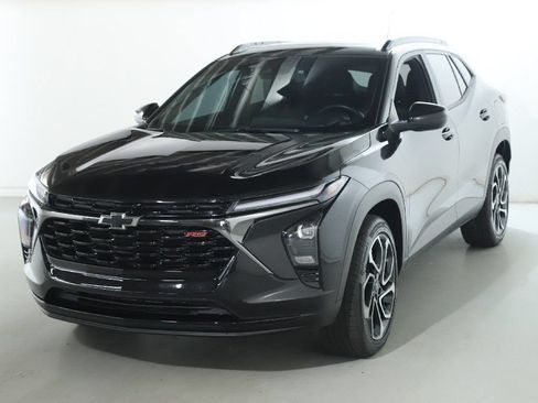 Used 2025 Chevrolet Trax RS w/ Sunroof Package FWD image 4