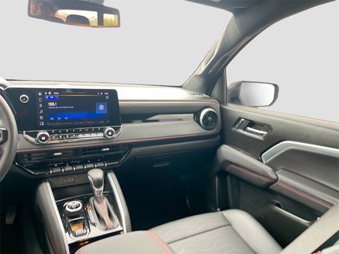 Used 2024 Chevrolet Colorado Z71 w/ Z71 Convenience Package 2 image 23