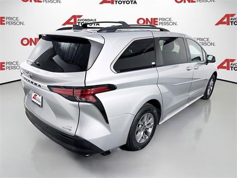 Certified 2021 Toyota Sienna XLE image 7