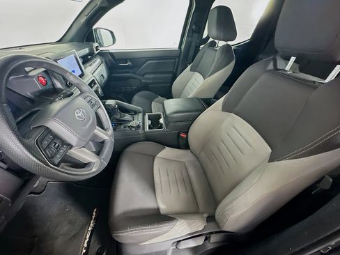 Used 2025 Toyota Tacoma TRD Off-Road image 13