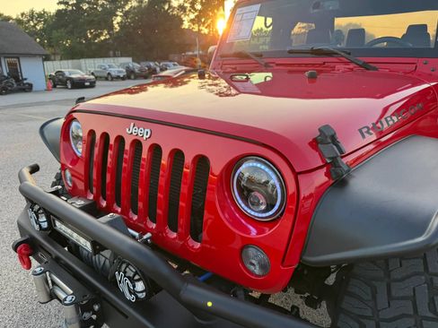 Used 2016 Jeep Wrangler Rubicon w/ Power Convenience Group AWD/4WD image 16