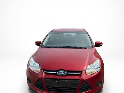Used 2014 Ford Focus SE w/ SE Winter Package FWD image 2