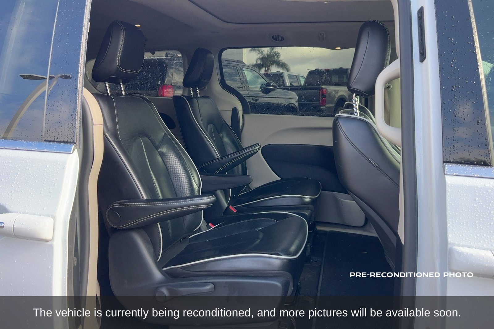 Used 2022 Chrysler Pacifica Limited FWD image 13