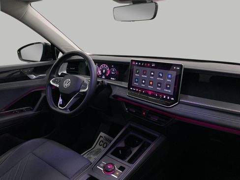 Certified 2026 Volkswagen Tiguan SE AWD/4WD image 18
