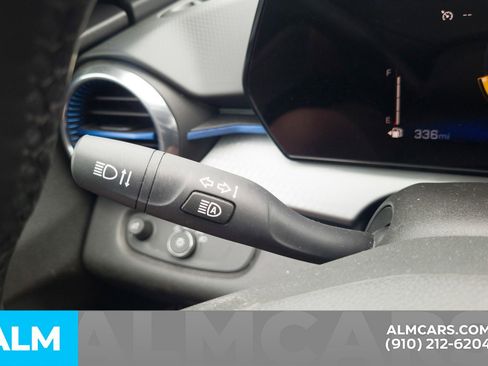 Used 2025 Chevrolet Trax LT w/ LT Convenience Package FWD image 33