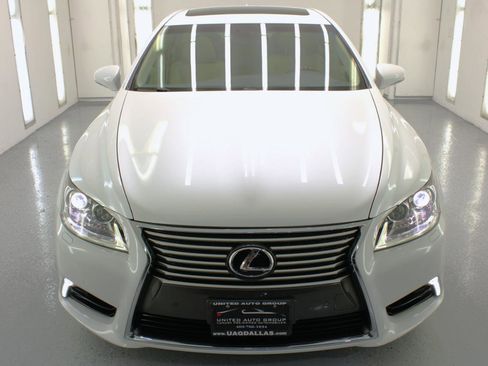 Used 2016 Lexus LS 460 w/ Comfort Package image 3