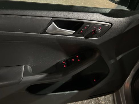 Used 2014 Volkswagen Jetta TDI image 17